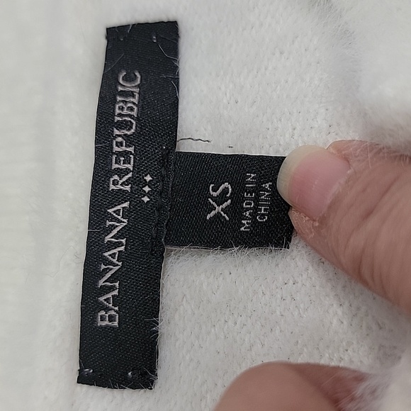 Banana Republic Size XS Ivory Long Sleeve Short (not Crop) Super Soft Sweater - Picture 10 of 11